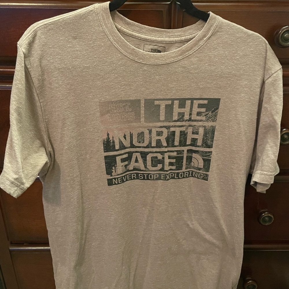 North Face shirt L